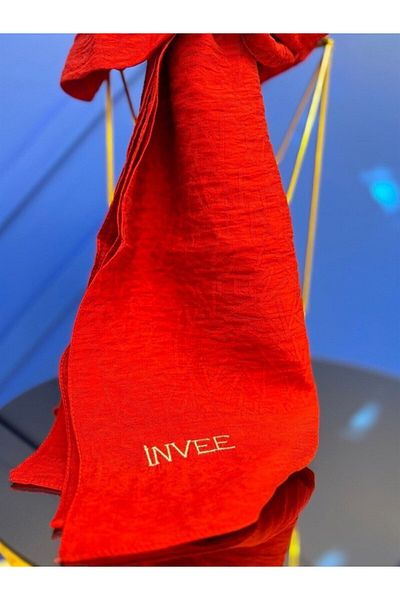 Invee ŞAL ROȘU CU MODEL INVEE