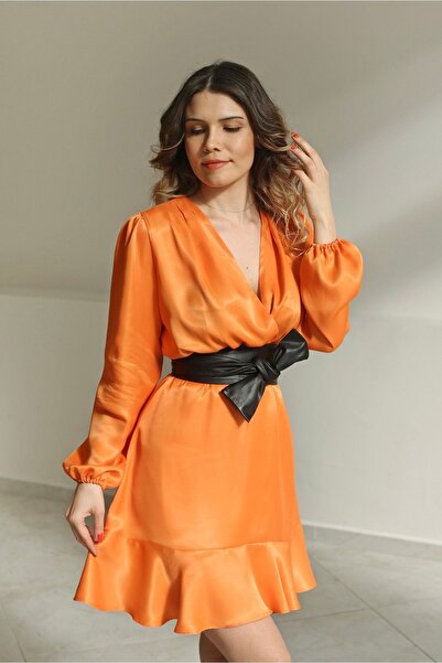 Faselle Deri Kemerli Turuncu Saten Elbise