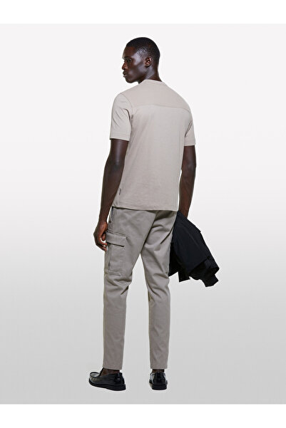 Sisley Ανδρικό μπλουζάκι με λαιμόκοψη με χρωματιστό τρίχωμα καμηλού - Λεπτομέρεια με ρίγες, μείγμα βαμβακιού