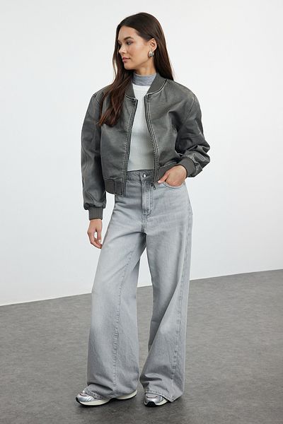 Trendyol Collection Anthrazitfarbener, detaillierter Bomberjackenmantel aus Kunstleder im Antik-Look TWOAW24MO00278