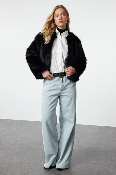 Trendyol Collection Černý oversize kožich Twoaw25Mo00133