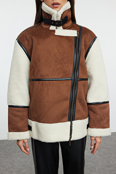 Trendyol Collection Hnědá Regular Fit Plyšový detailní páskový motorkářský kabát TWOAW25MO00049