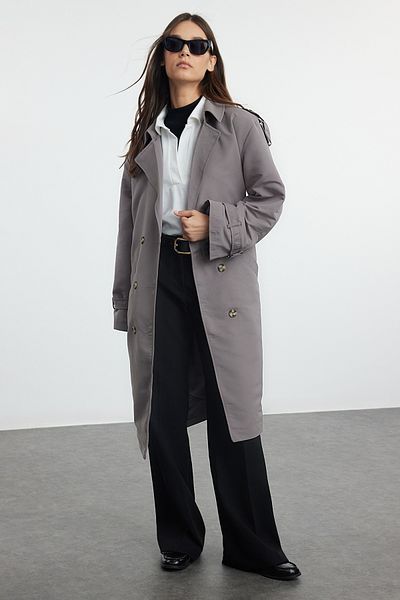 Trendyol Collection Grauer, übergroßer Trenchcoat mit Gürtel TWOSS21TR0005