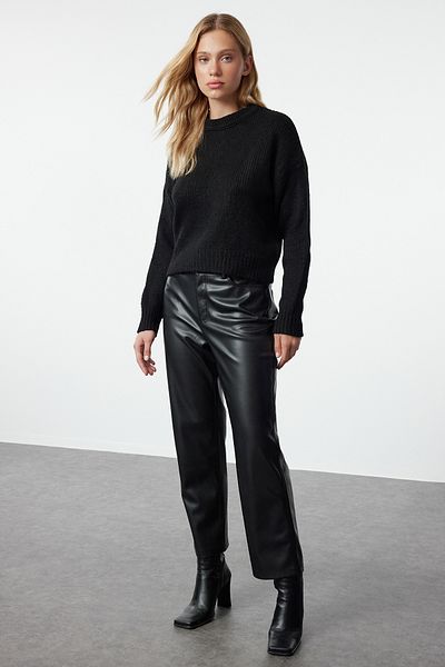 Trendyol Collection Pulover negru cu textura moale, tricotaj de bază, TWOAW23KZ00185