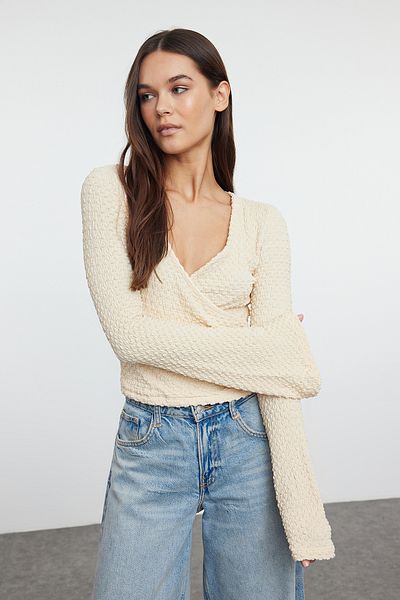 Trendyol Collection Dunkelbeiger Premium-Strukturstoff - Zweireihige Crop-Bluse mit Kragen TWOAW24BZ00088