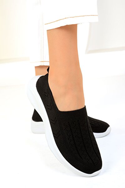 SOHO Černé dámské tenisky model 19448