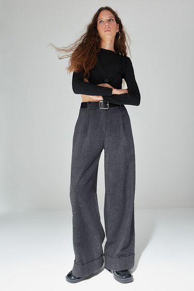 Trendyol Collection Magas derekú, széles szárú szőtt nadrág – limitált kiadású antracit TWOAW23PL00302