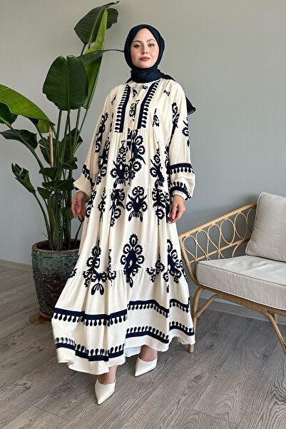 InStyle Fehér viszkóz ruha - etnikai motívum