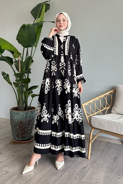 InStyle Čierne viskózové šaty s etnickým motívom
