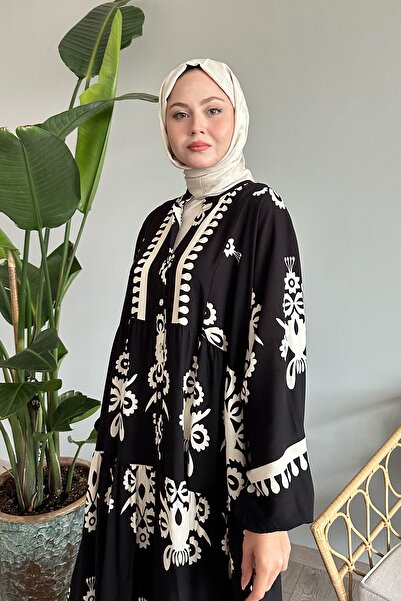 InStyle Čierne viskózové šaty s etnickým motívom
