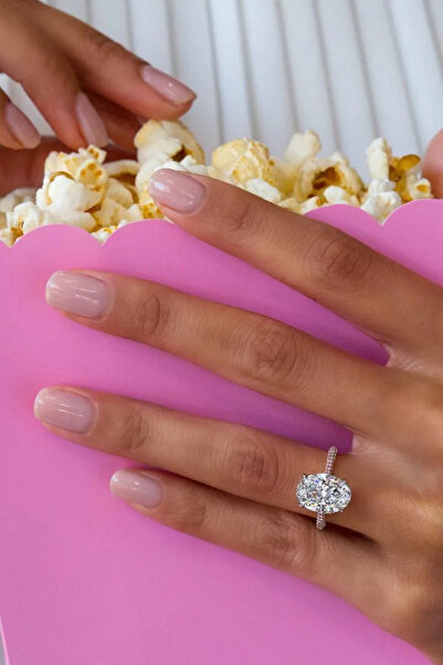 Crystal Diamond Zirconia Muhteşem parlaklıkta 4.75 karat oval tektaş yüzük