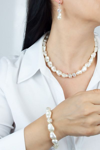 Liveyn Design Baroque pearl Stone DeTailed Washer NecKlace and Bracelet Earring Set - Set of Three
