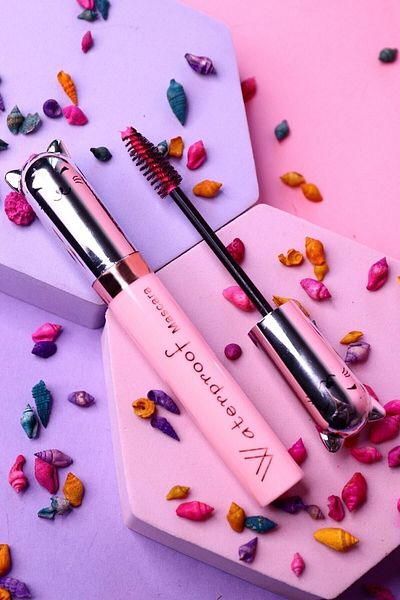 MUJGAN Waterproof Stunning Colorful Mascara with Cute Cat Pattern 12 Ml