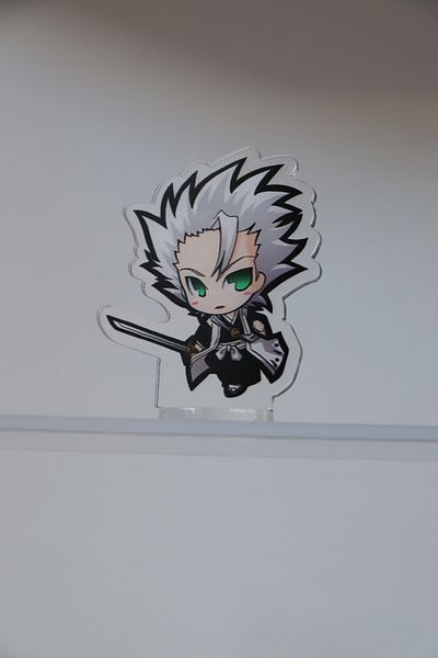 Akumastik شخصية Bleach Toshiro Hitsugaya Mini Stand - شخصية الرسوم المتحركة مقاس 5-6 سم