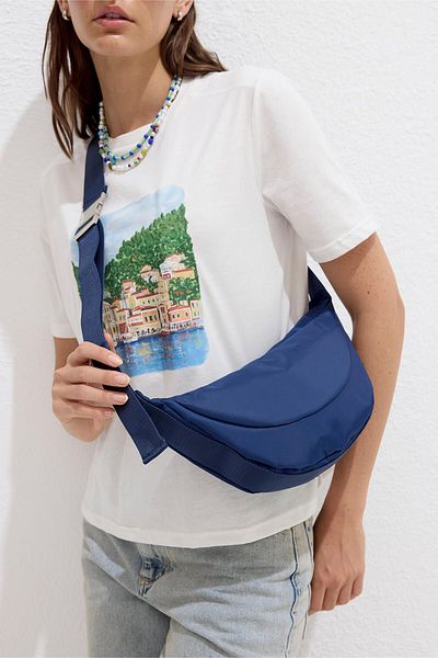 Manuka Crossbody kabelka Lexa s kovovou přezkou, tmavě modrá