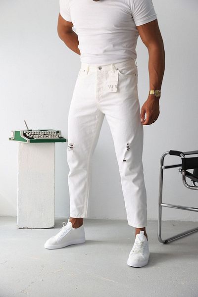 NO61 Boyfriend White Comfortable Fit Ripped Jeans