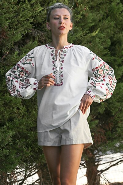 Chiccy Μπαλόνι μανίκι γιακά και κεντημένη λευκή υφασμένη μπλούζα casual - λαιμόκοψη