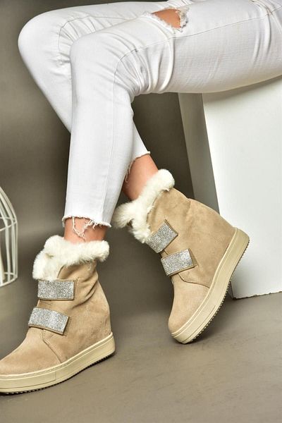 Fox Shoes R602891602 Γυναικείες μπότες σε μπεζ σουέντ με σφήνα τακούνι