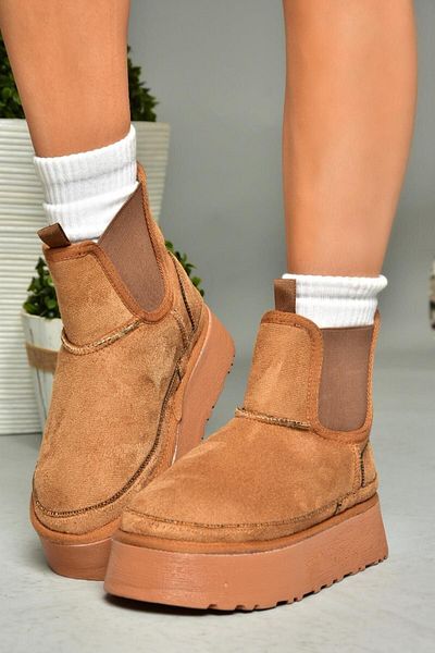 Fox Shoes R612055302 Dámské polohnědé semišové polobotky se silnou podrážkou a chlupatou vnitřní částí