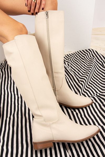 Fox Shoes Бежева жіноча куртка зі штучної шкіри J654065609