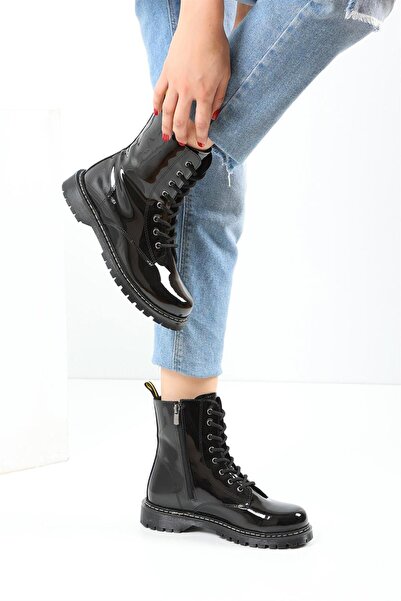 Fox Shoes R 288299008   Cizme de damă cu toc joasă din piele lăcuită neagră