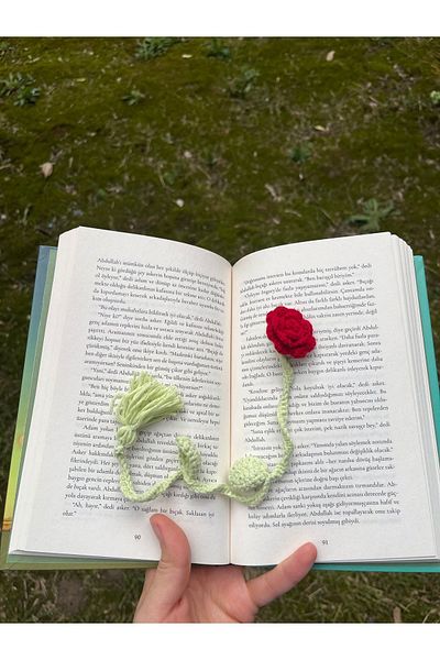 sumicorn Red Rose Knitted Bookmark, Knitted Bookmark, Gift for Book Lovers