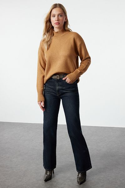Trendyol Collection Основен трикотажен пуловер в цвят камел - вълна Twoaw25Kz00051