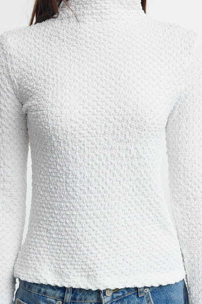 Trendyol Collection Flexible Textured White Knitted Blouse - Fitting on the Body, TWOAW25BZ00232