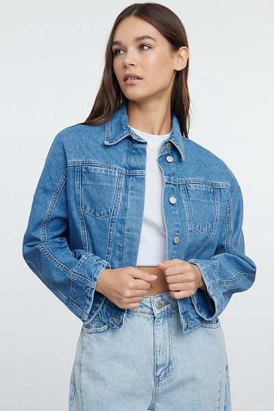 Trendyol Collection Džínová bunda modrá s detailem prošívání - TWOAW25CE00016