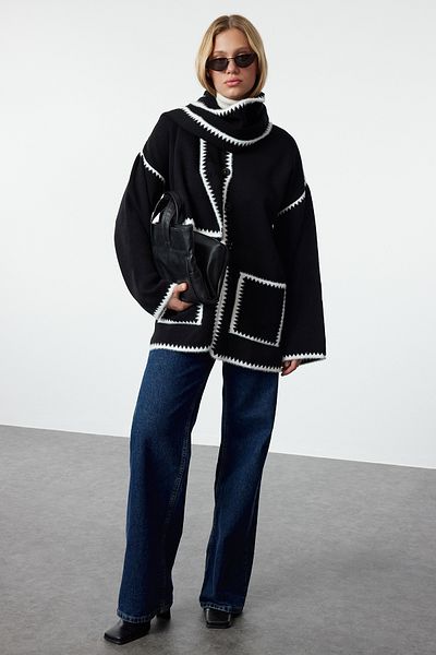 Trendyol Collection Weiche, strukturierte Schals mit breiter Passform und Bartdetails