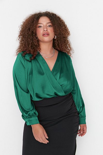 Trendyol Curve Smaragdgrüner Satin-Body - Druckknopfverschluss TBBAW23CS00009
