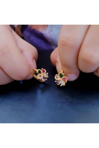 MAGRİB 22 ayar altın kaplama renkli taşlı çiçekli gümüş çocuk küpesi