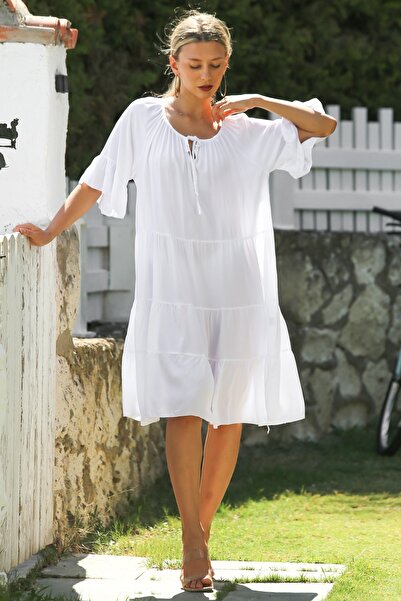 Chiccy Λευκό βολάν με λαιμόκοψη πισίνας casual φόρεμα - ιταλικό υφαντό