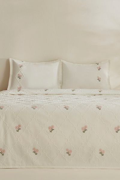 Karaca Home مفرش سرير مزدوج منقوش بالزهور من Myra Ecru