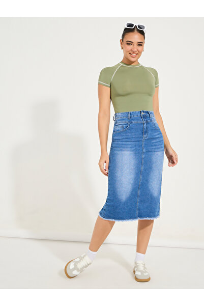 Styli تنورة جينز متوسطة الطول بفتحة خلفية