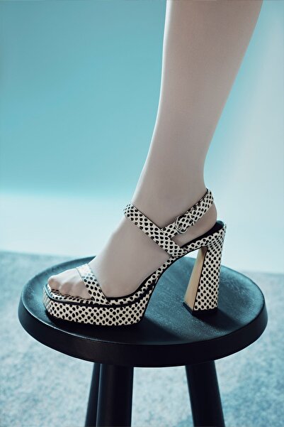 Katy Perry Стабилни жени - черно-бели сандали с ток