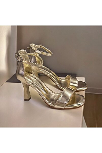 runa shoes Pantofi cu toc tip calice și o singură curea
