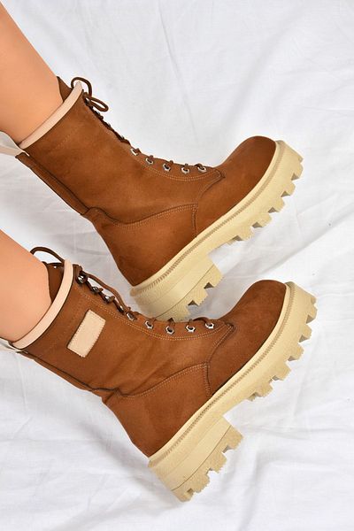 Fox Shoes Γυναικείες ταχυδρομικές μπότες Tan Thick Sole Lace Up L973916002