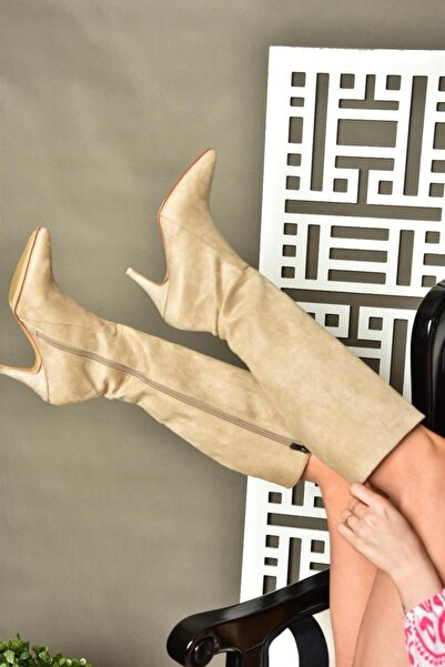 Fox Shoes R372453002 Zamszowe buty damskie na cienkim obcasie