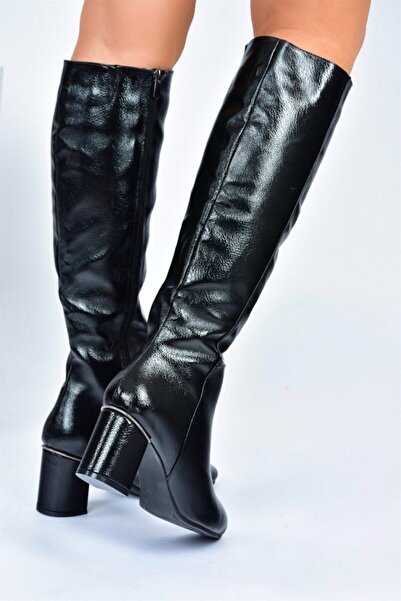 Fox Shoes Fekete lakkbőr női csizma J 518111408