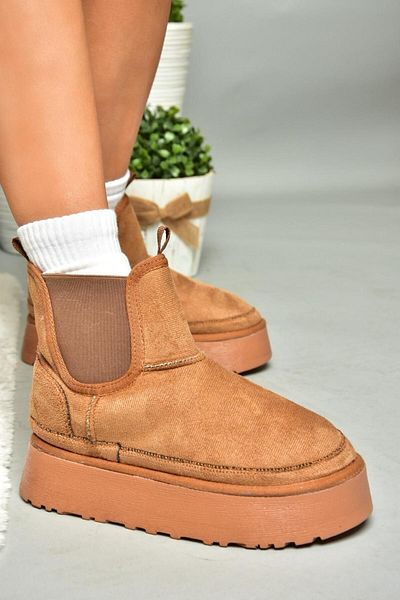 Fox Shoes R612055302 Dámské polohnědé semišové polobotky se silnou podrážkou a chlupatou vnitřní částí