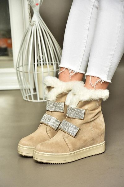 Fox Shoes R602891602 Γυναικείες μπότες σε μπεζ σουέντ με σφήνα τακούνι