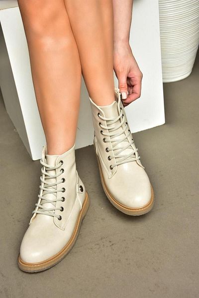Fox Shoes R374821609 Бежеві класичні жіночі черевики на низькій підошві