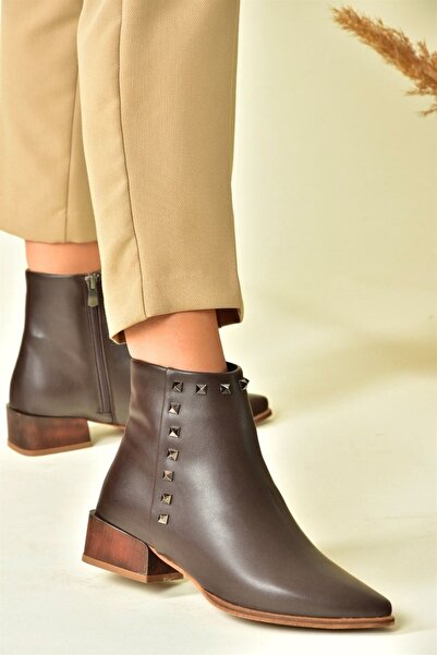 Fox Shoes Kahverengi Zımba Detaylı Kadın Bot N820032309
