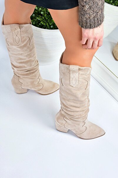 Fox Shoes Béžové semišové dámské boty na nízkém podpatku L296006802