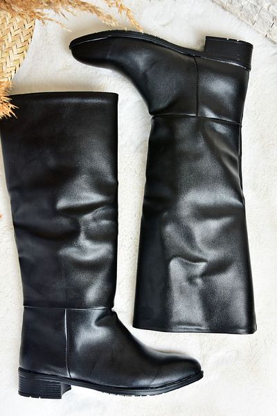 Fox Shoes Černé denní dámské boty s plochou podrážkou L726600909