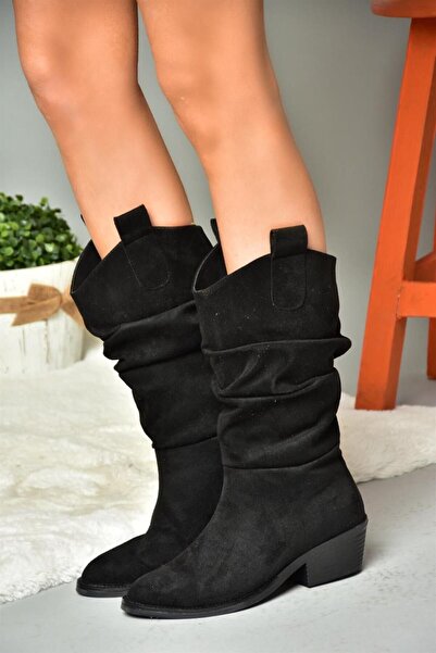 Fox Shoes Czarne zamszowe botki damskie na niskim obcasie