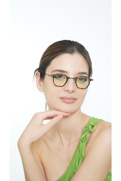 TomyHelf Unisex Sunglasses with Rectangular Green Frame