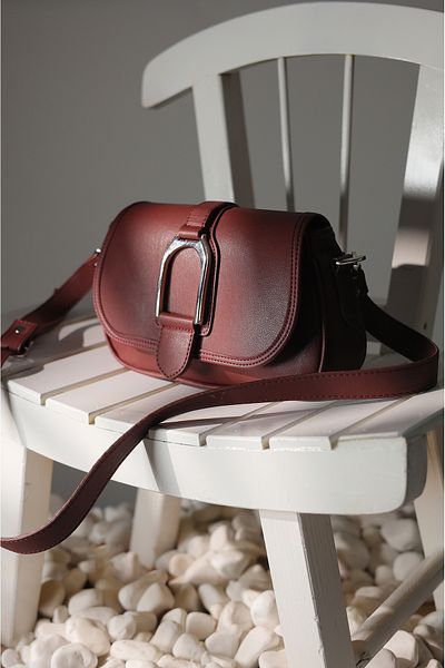 Rimense Dámská taška Claret Red Buckle - Nastavitelný popruh a podšívka