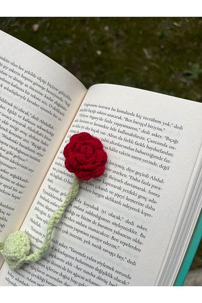 sumicorn Red Rose Knitted Bookmark, Knitted Bookmark, Gift for Book Lovers